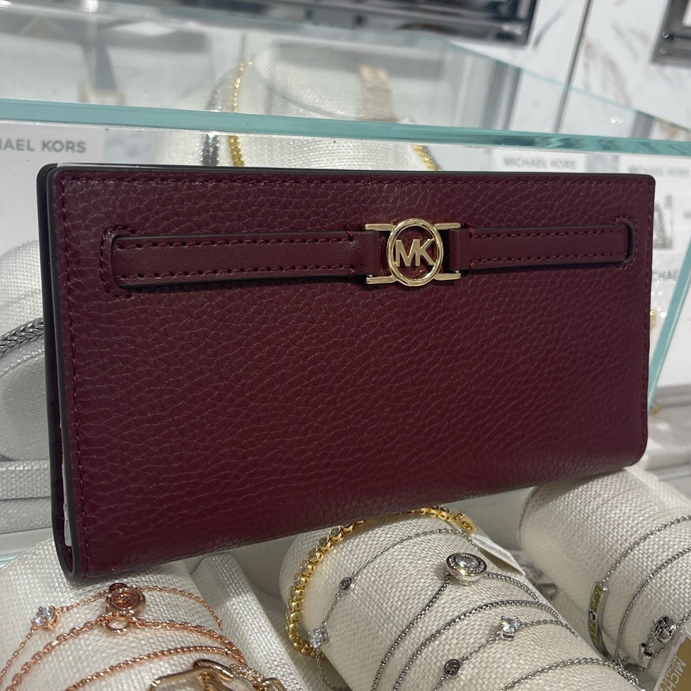 Michael Kors Reed Lg Bifold Pebbled Leather Snap Wallet Card Case 
Oxblood 
NWT - Picture 13 of 16